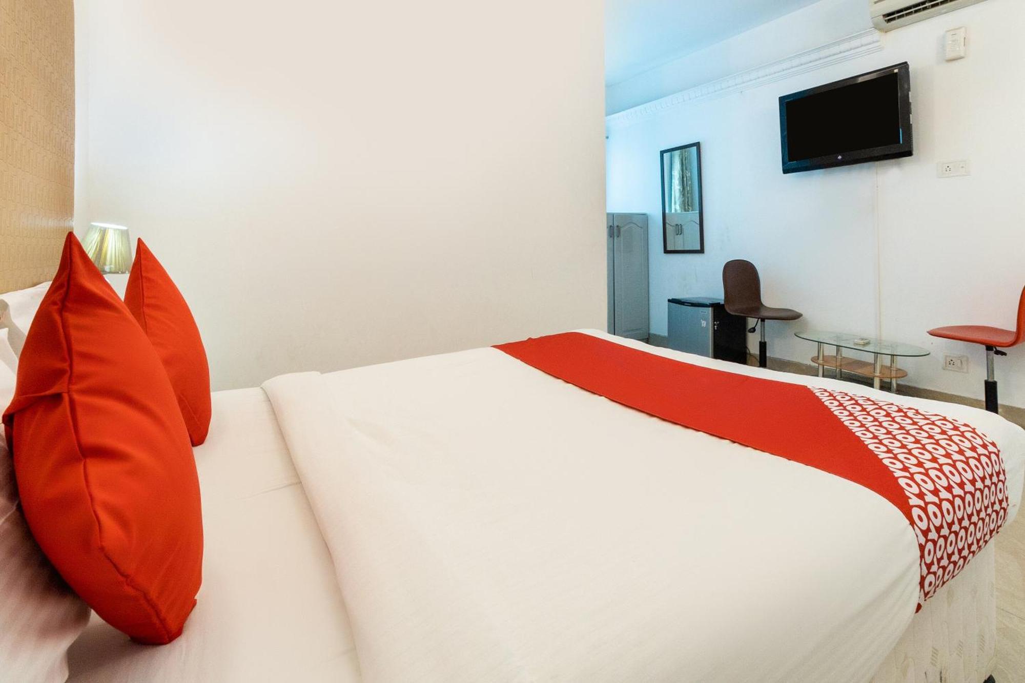 Oyo Hotel Fiesta Grand Bangalore Buitenkant foto